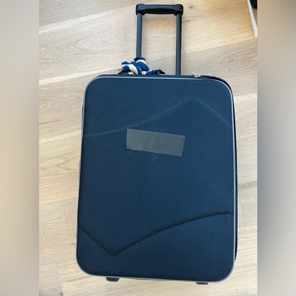 Basic American Tourism carry on luggage